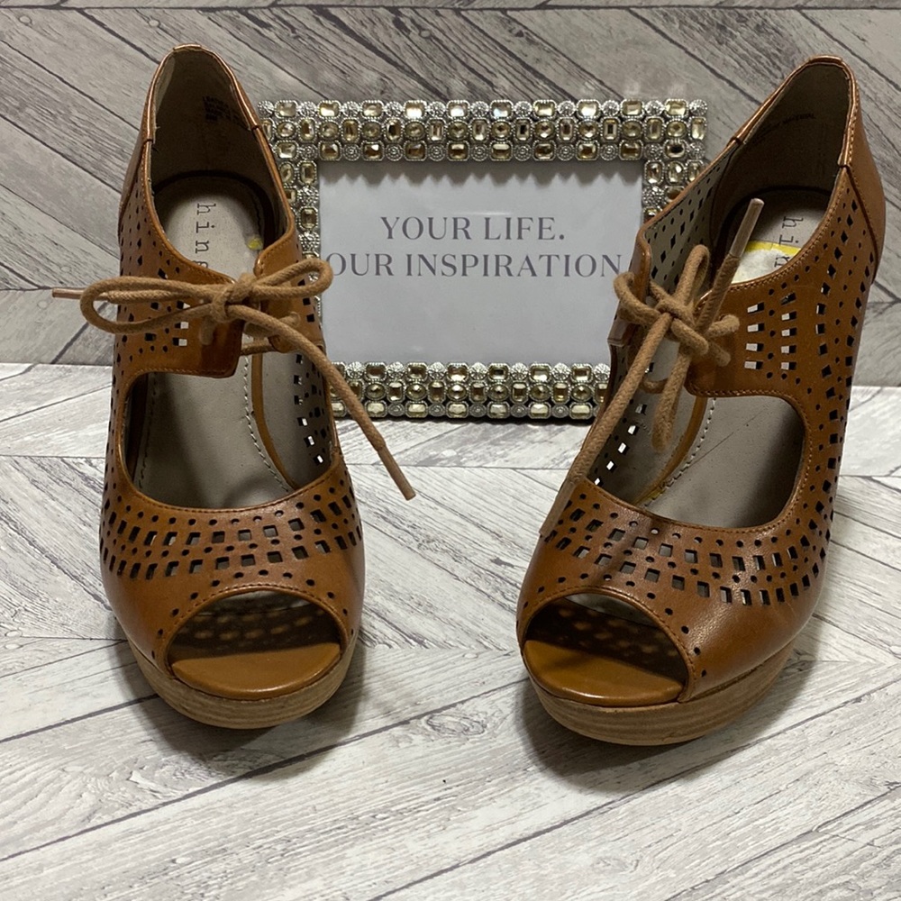 HINGE platform shoes size 61/2 color brown Great condition